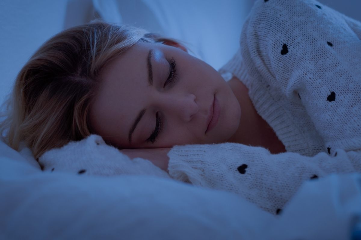 L'esposizione alla luce durante il sonno altera la funzione cardiometabolica