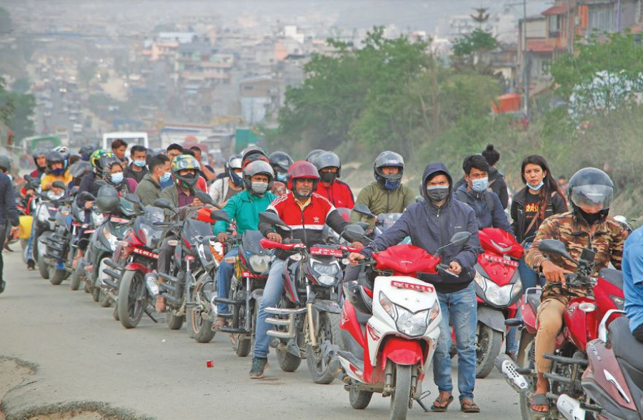 nepal crisi approvvigionamenti carburante