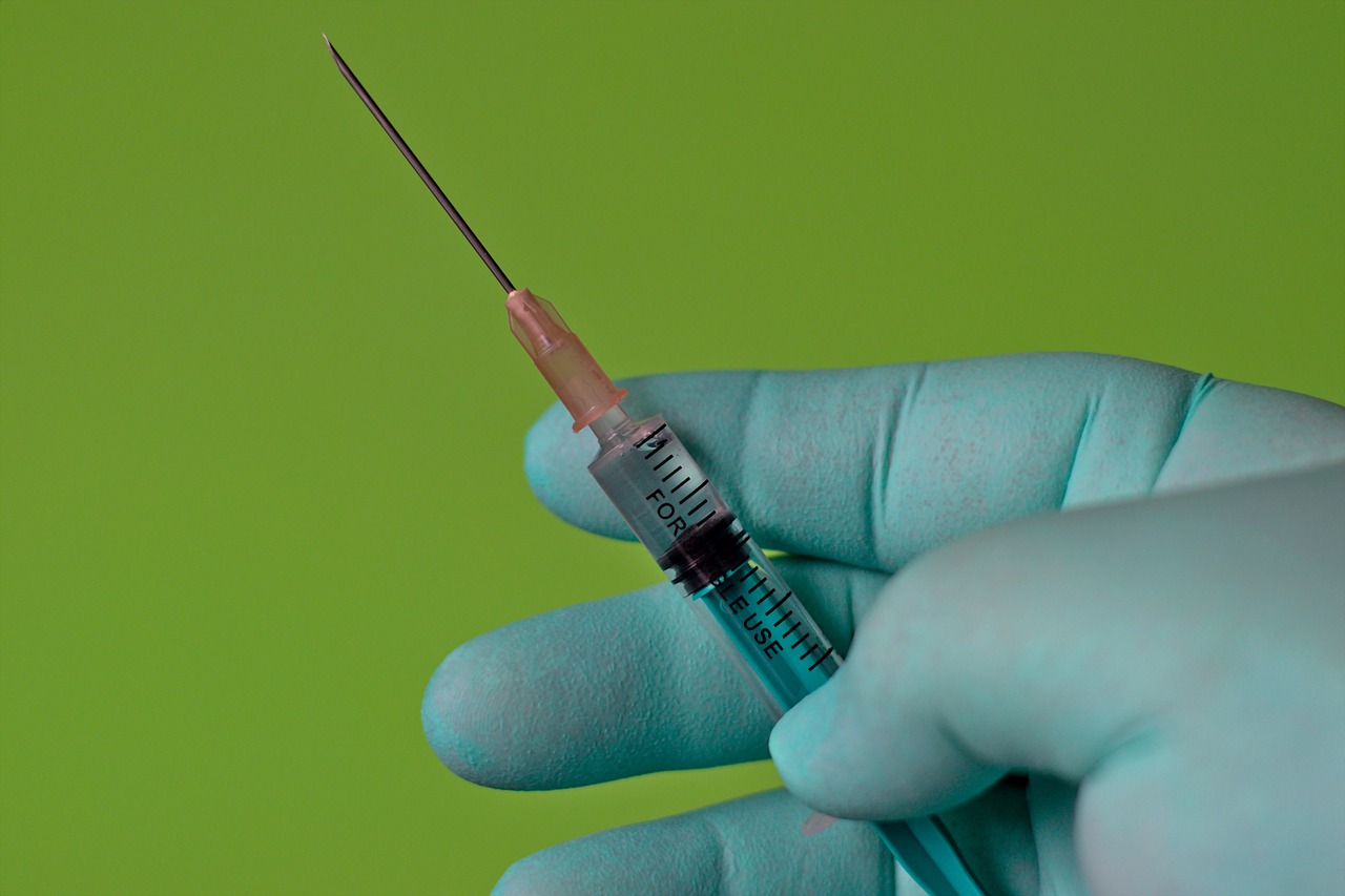 Inutile e pericoloso vaccinare i guariti. Nuove prove di un’imposizione ingiustificabile